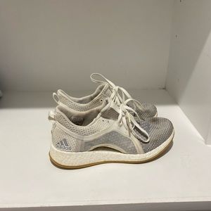 White Adidas ultra boost with grey (worn 3 times)